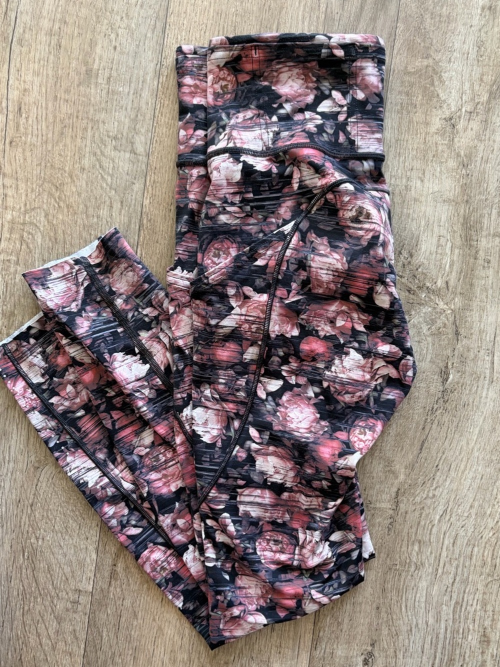 Lululemon Fast and free 25’ leggings- Peony floral pattern size 6